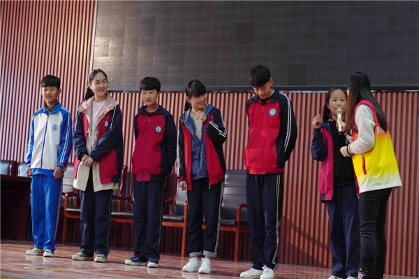 07同学们踊跃参与安全教育互动_副本_副本.jpg